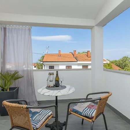 In Der Ersten Etage Fuer Zwei Personen Poreč