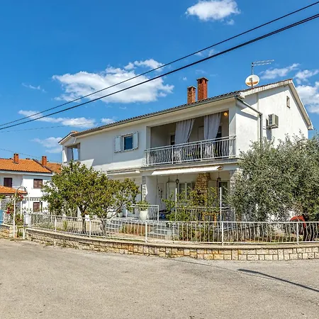 In Der Ersten Etage Fuer Zwei Personen Apartamento Poreč