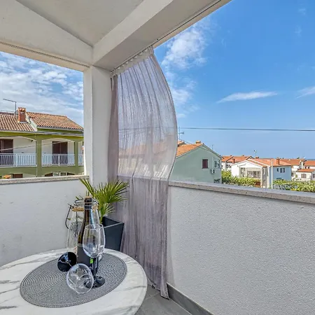 In Der Ersten Etage Fuer Zwei Personen Poreč