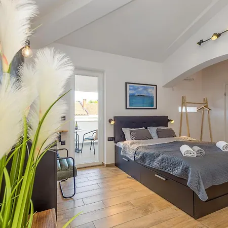 In Der Ersten Etage Fuer Zwei Personen Apartamento Poreč